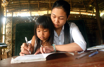 Sóc Trăng Thu hút sinh viên tốt nghiệp đại học về công tác ở xã đặc biệt khó khăn